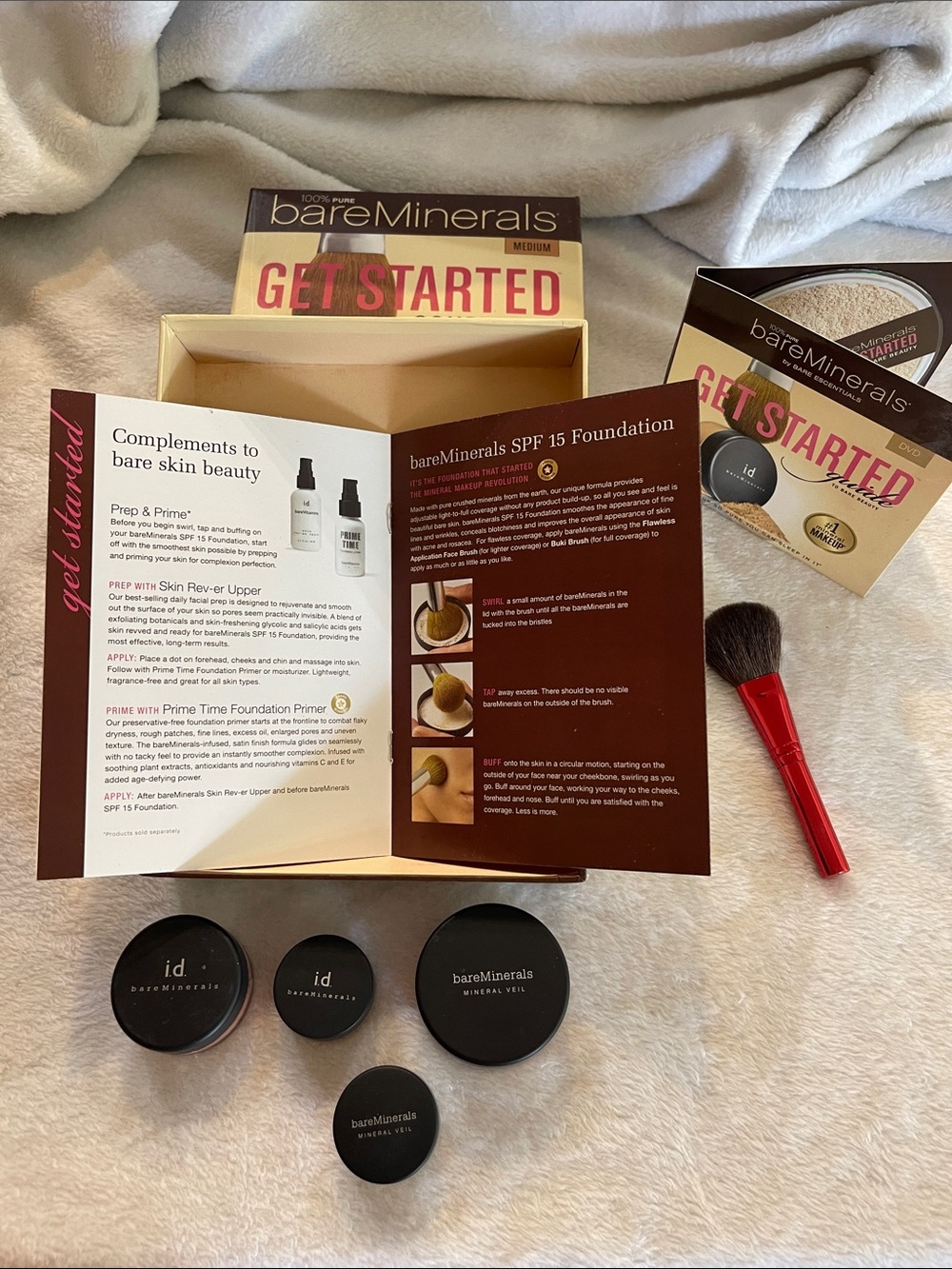 bareMinerals Foundation Kit - Beige/Tan with Red Blush Brush. Powders new/seal